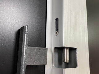 Стойка бортовая алюминиевая вертикальная правая 600мм